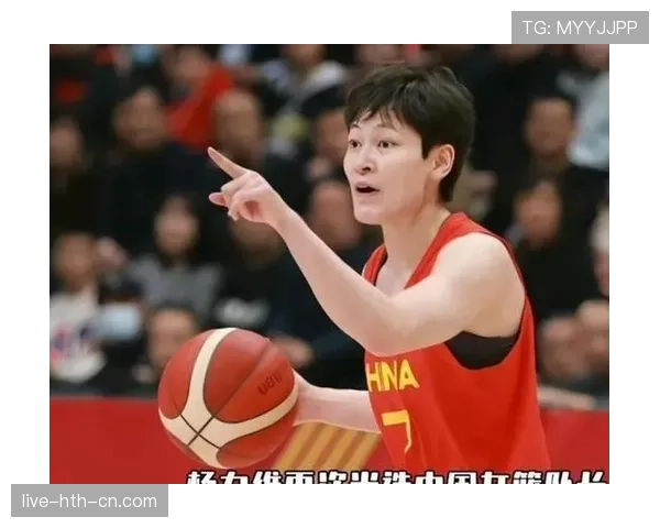 刷到杨力维逛街那条，随手掏出的那张卡把我打懵了