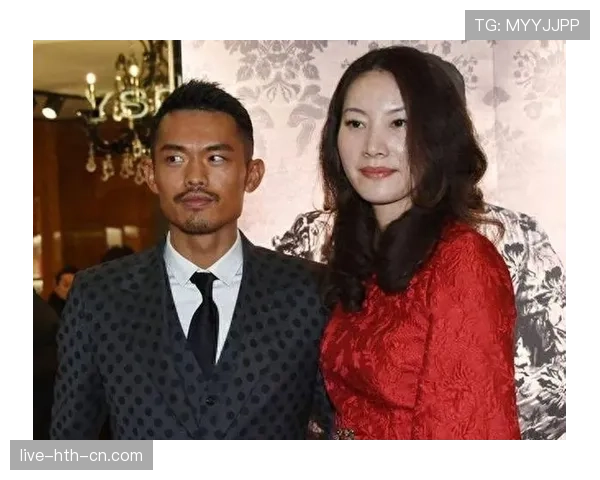 林丹出门像邻家大叔，手里那只包让我怀疑自己是不是看错剧本